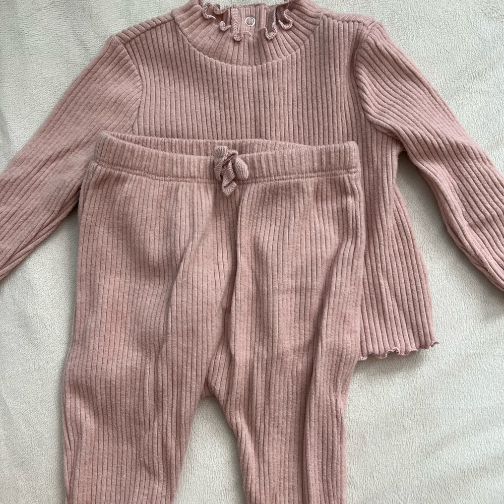 Old navy matching set. Very soft
